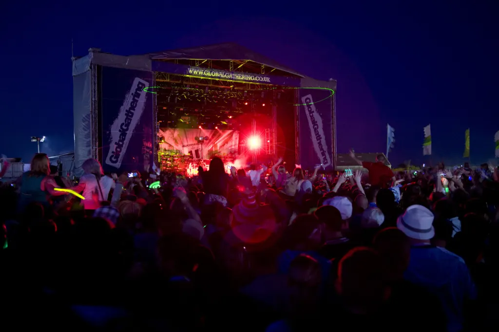 Festivalgoers and atmosphere at Global Gathering 2009